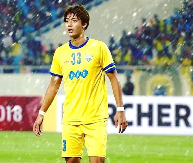 Tân binh Nhật đẹp trai, cao 1,88 m của FLC Thanh Hóa đốn tim fan nữ